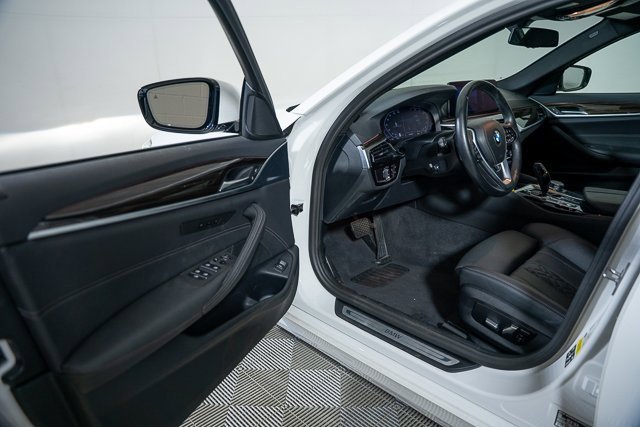 Used 2023 BMW 530i xDrive w/ Convenience Package image 9