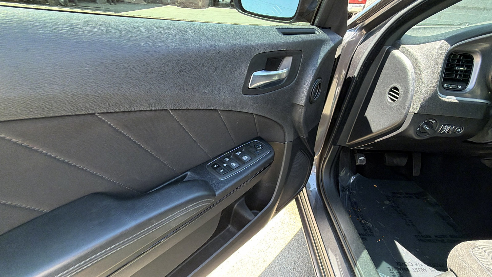 Used 2022 Dodge Charger SXT w/ Blacktop Package image 15