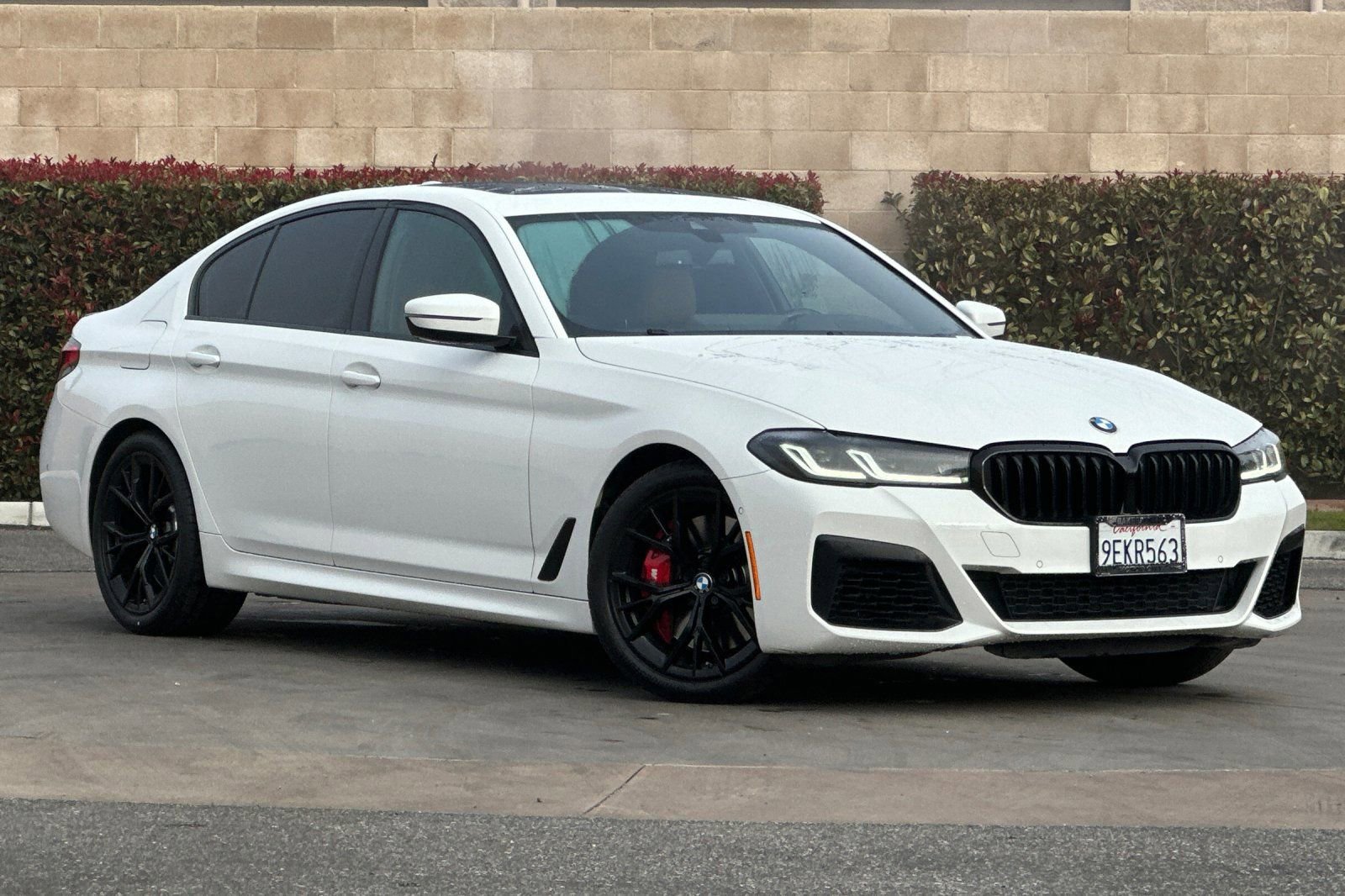 Used 2023 BMW 540i w/ M Sport Package image 2