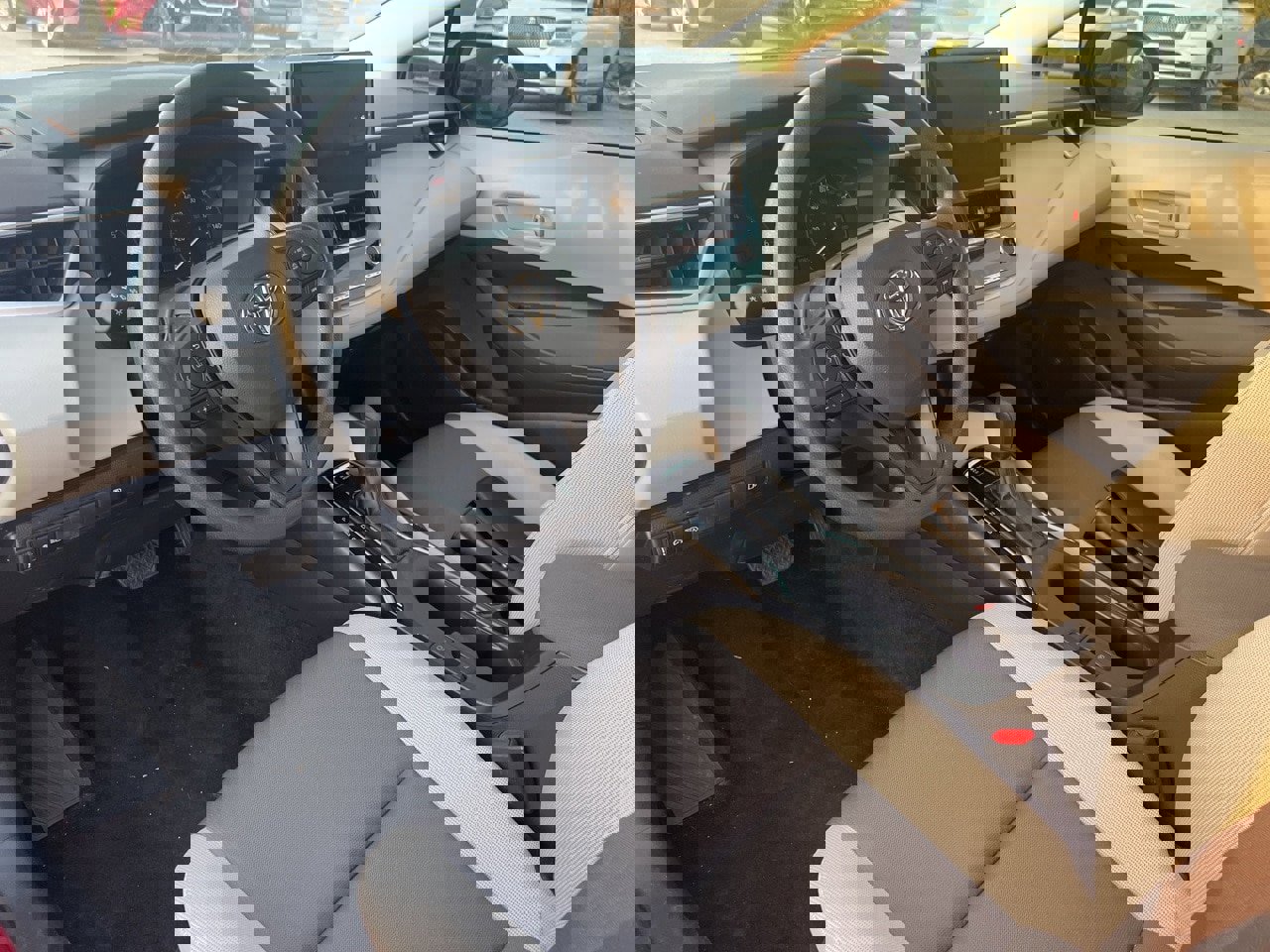 Used 2025 Toyota Corolla LE image 8