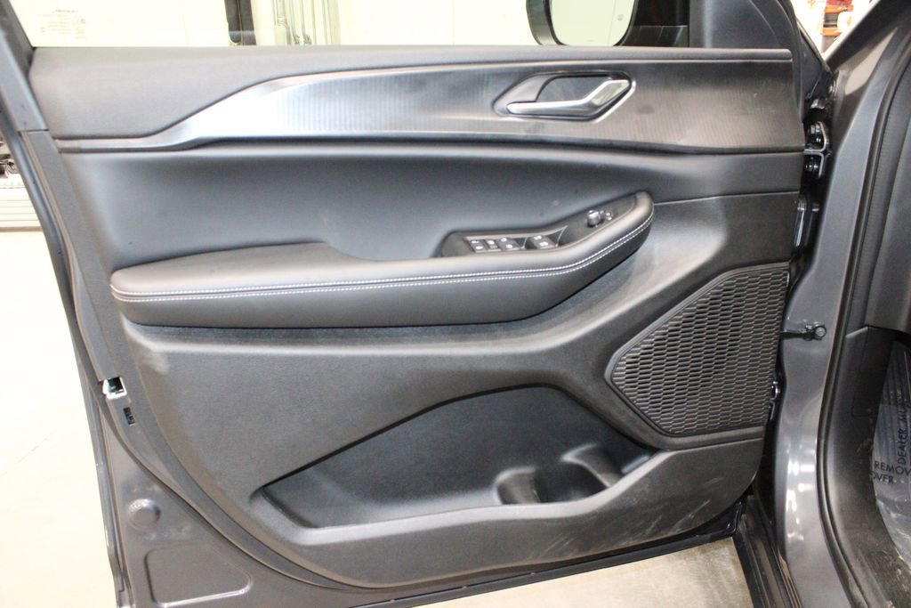 New 2025 Jeep Grand Cherokee Laredo w/ Luxury Tech Group I image 14