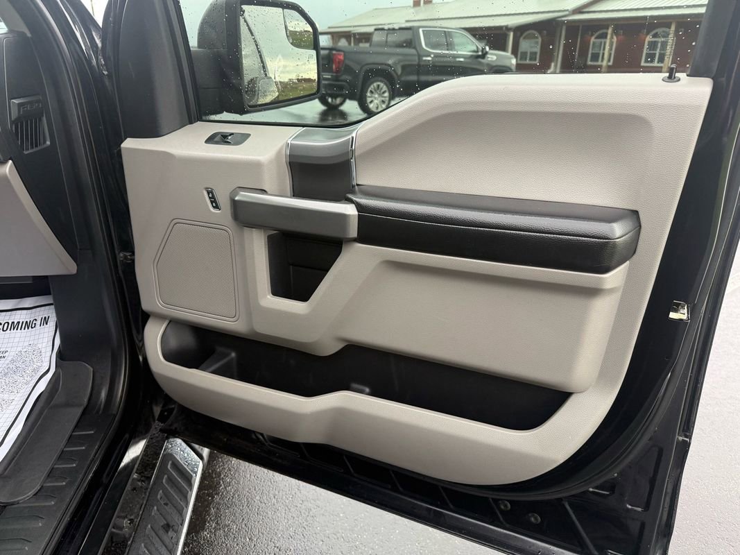 Used 2016 Ford F150 XLT w/ Equipment Group 302A Luxury image 16