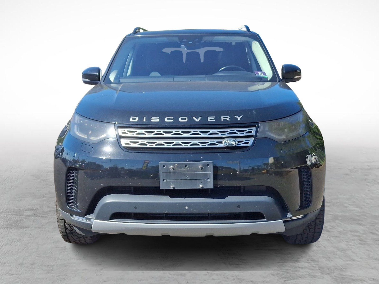 Used 2017 Land Rover Discovery HSE image 2