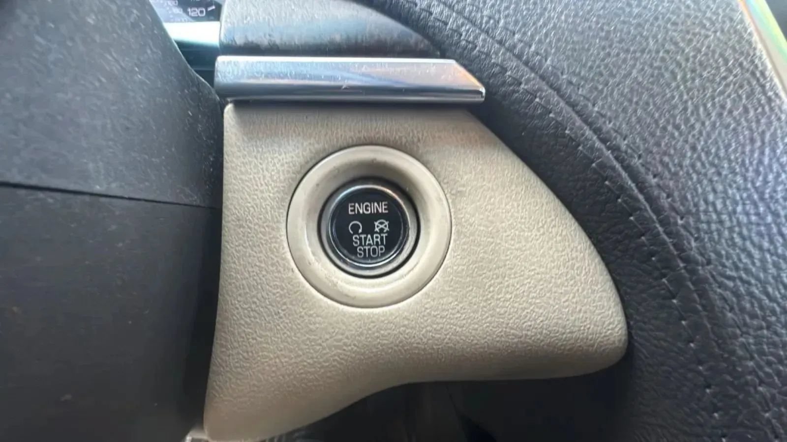 Used 2014 Lincoln MKS w/ Equipment Group 101A FWD image 25
