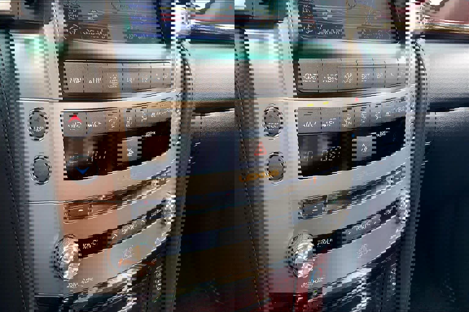 Used 2014 Lexus LX 570 4WD image 34