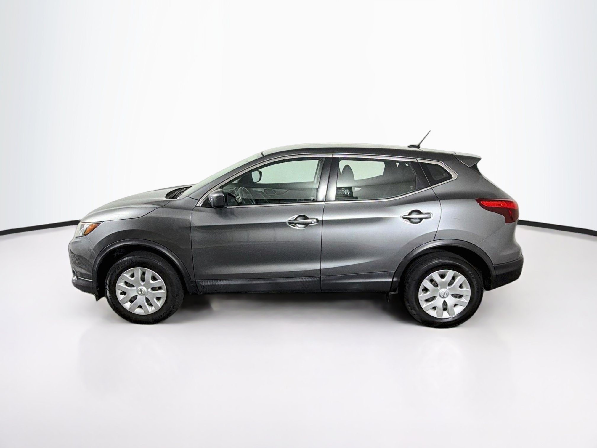 Used 2018 Nissan Rogue Sport S FWD image 4