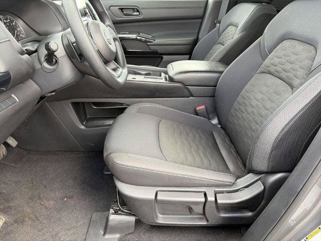 Certified 2025 Nissan Pathfinder S FWD image 26