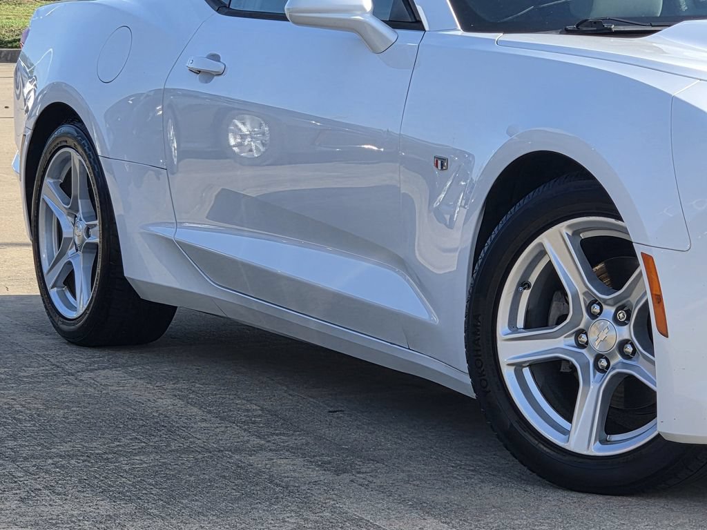 Used 2020 Chevrolet Camaro LT RWD image 11