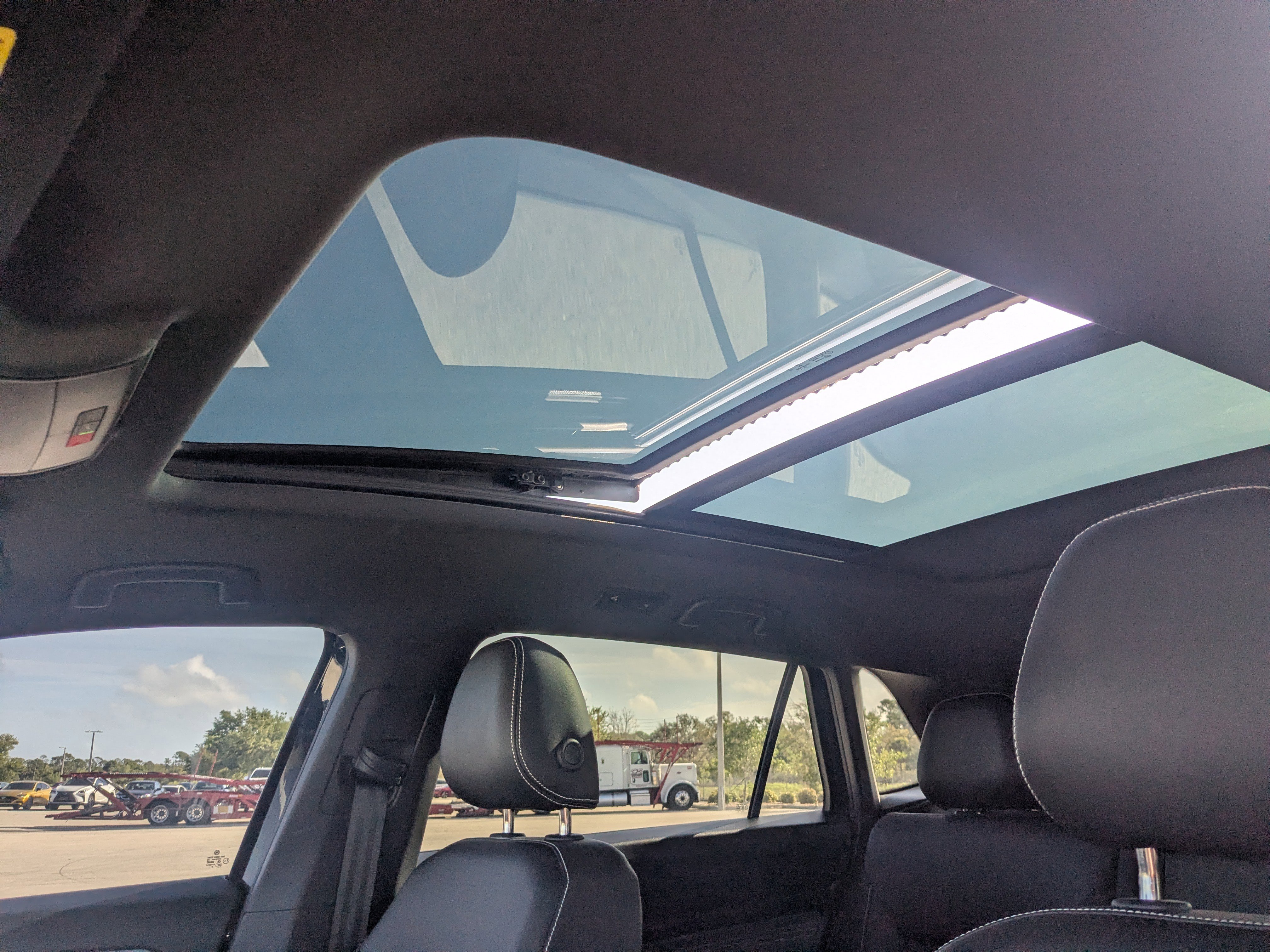 Used 2023 Volkswagen Atlas Cross Sport SEL image 28