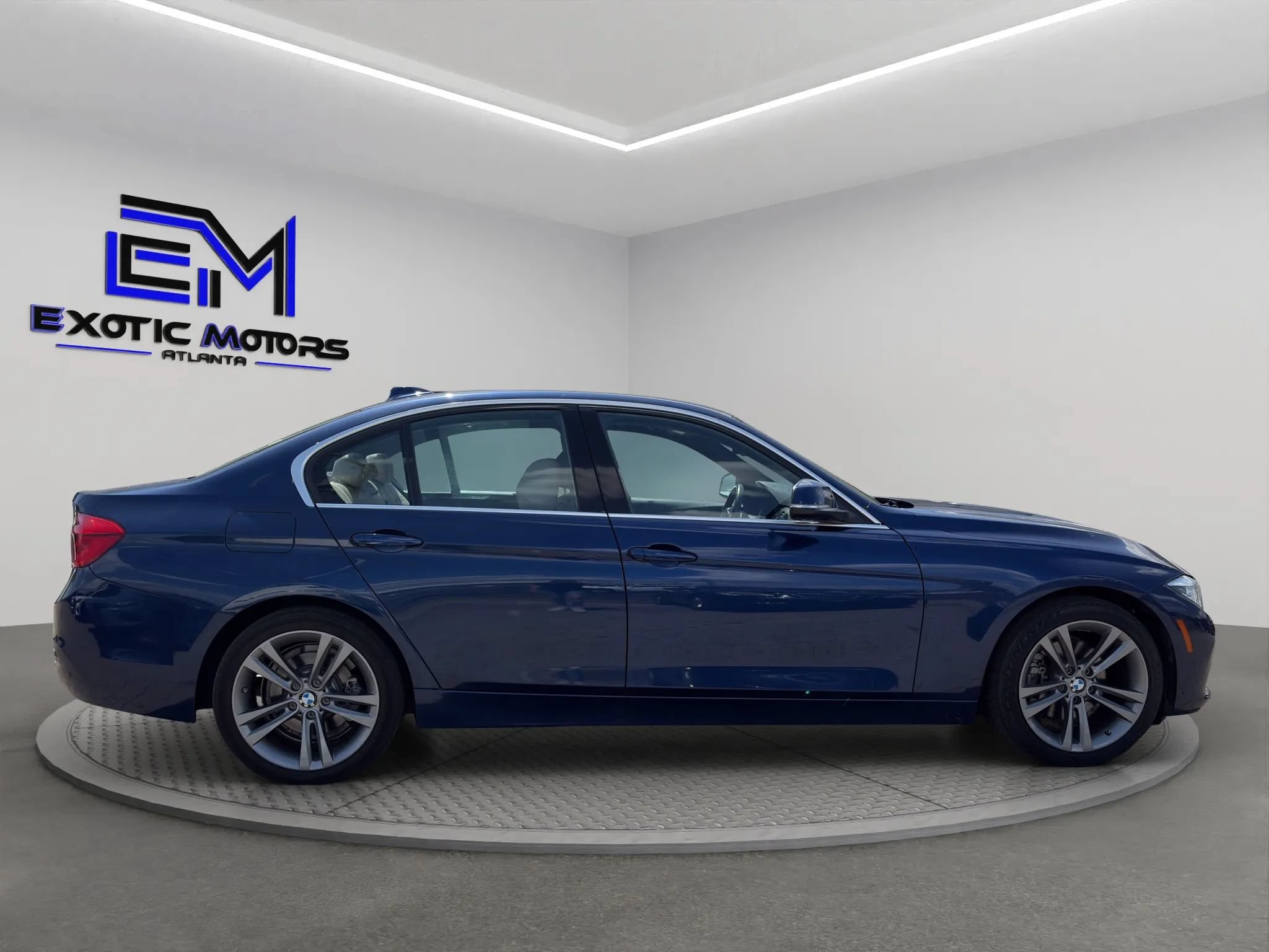 Used 2017 BMW 330i Sedan w/ Premium Package RWD image 6