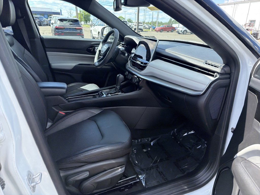 Used 2023 Jeep Compass Limited AWD/4WD image 15