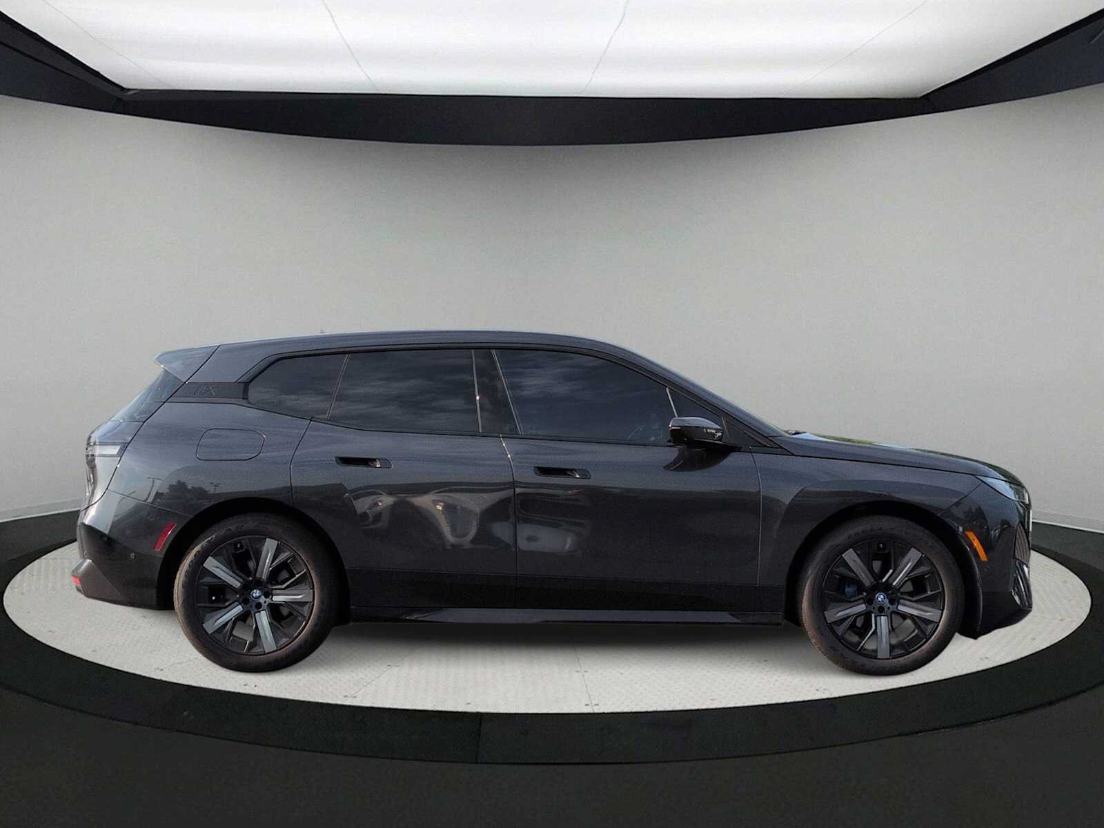Used 2024 BMW iX xDrive50 w/ Premium Package AWD/4WD image 9
