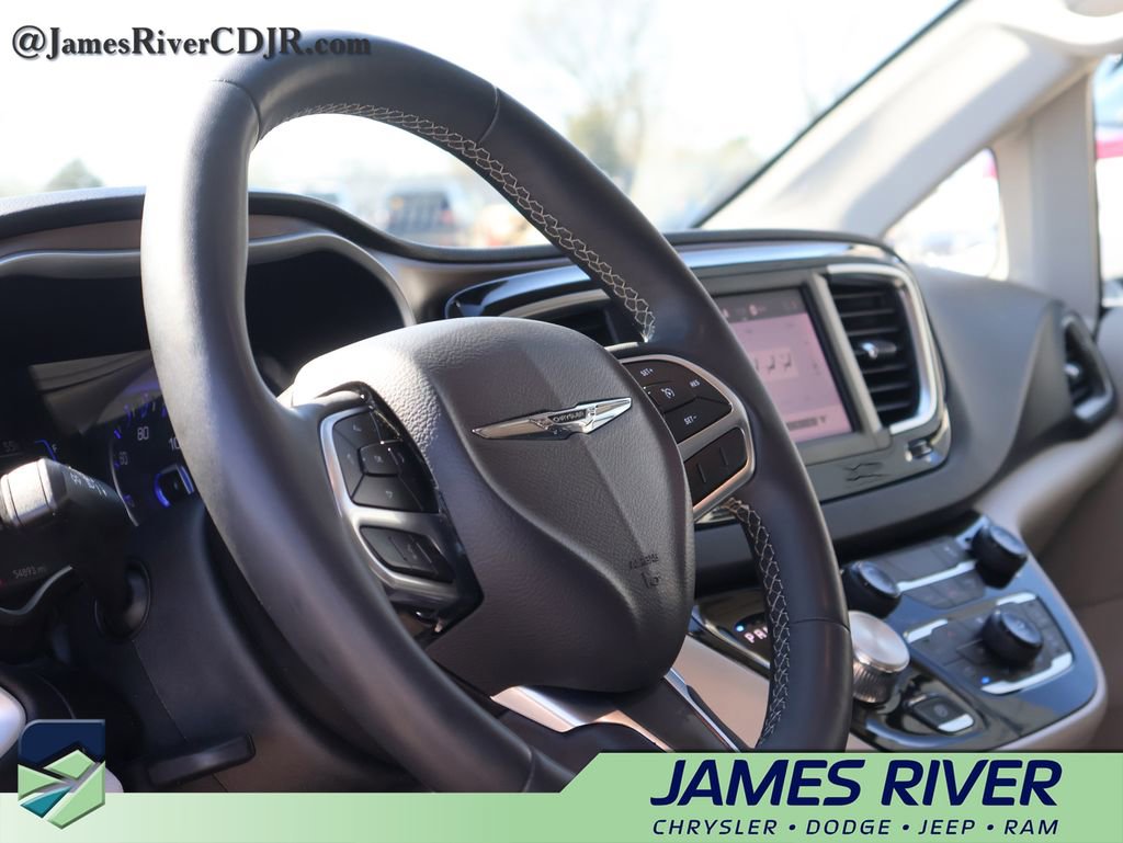 Used 2024 Chrysler Voyager LX image 24
