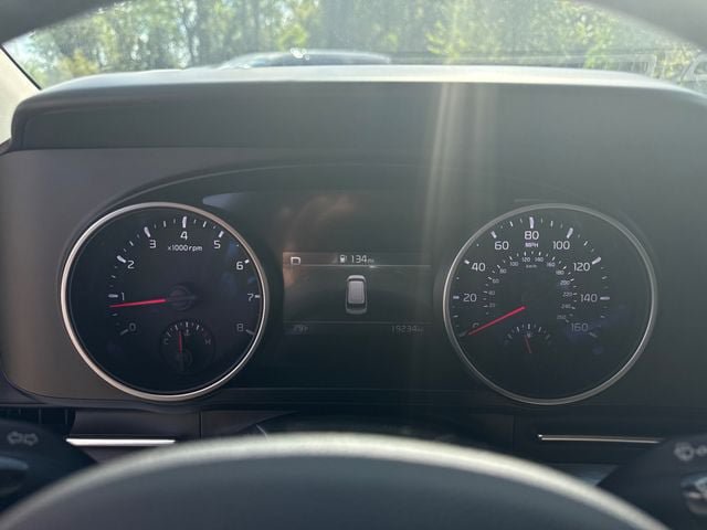 Used 2024 Kia Carnival LX FWD image 6