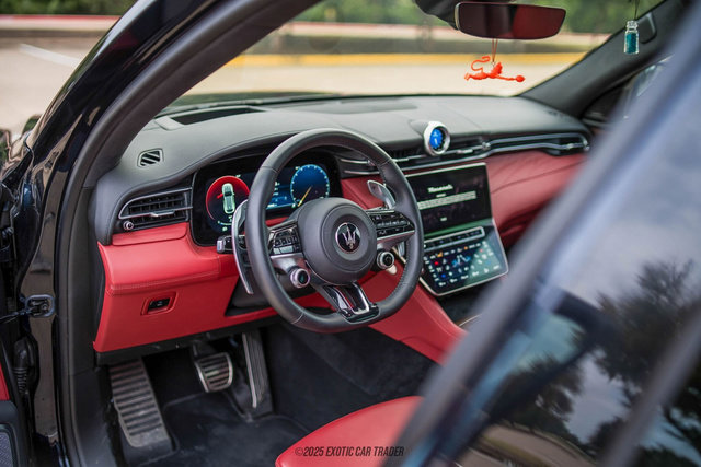 Used 2023 Maserati Grecale Modena image 41