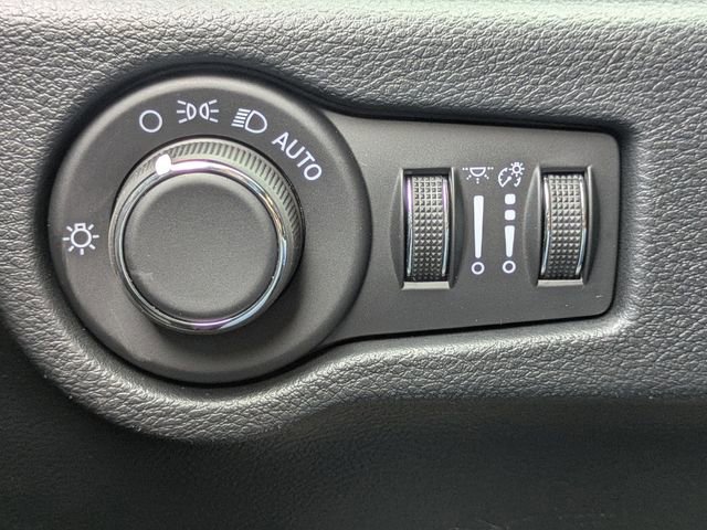 New 2025 Chrysler Voyager LX image 23