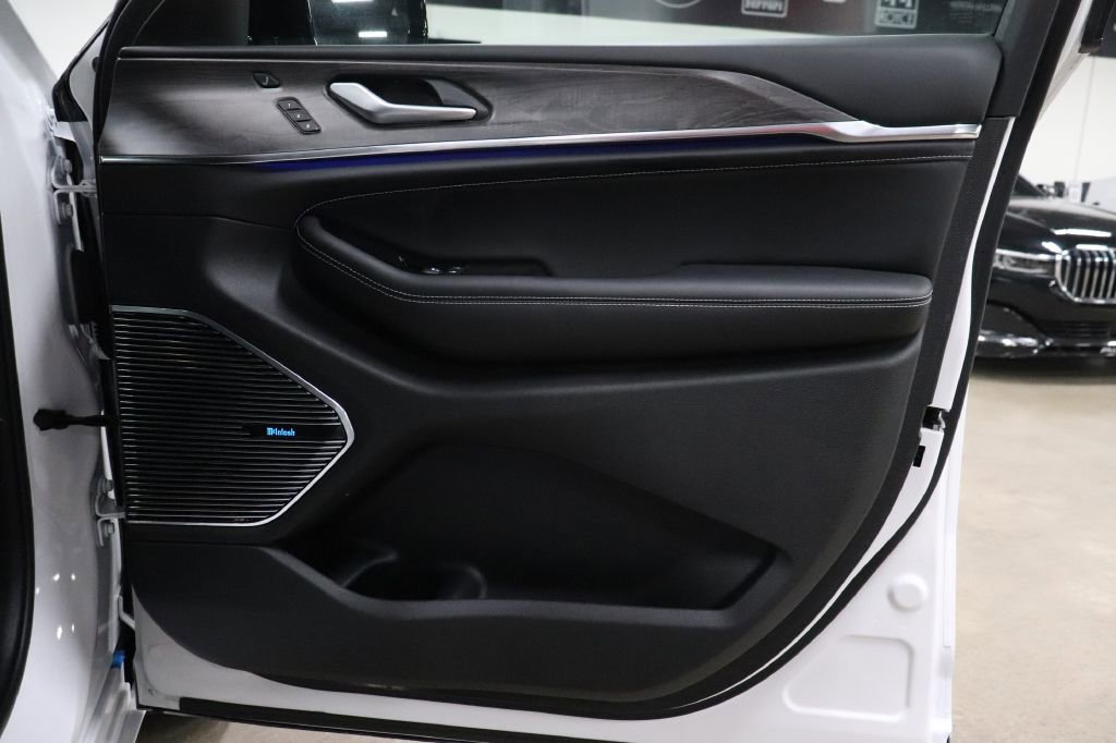 Used 2024 Jeep Grand Cherokee Overland w/ Advanced Protech Group III image 27