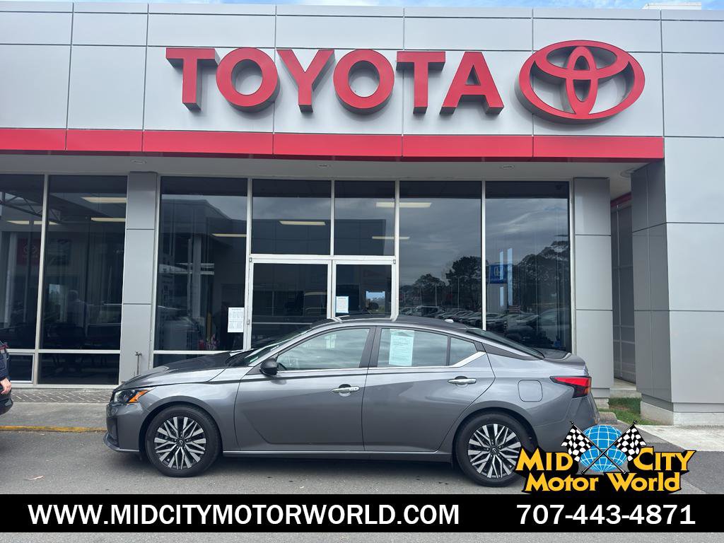 Used 2024 Nissan Altima 2.5 SV FWD image 1