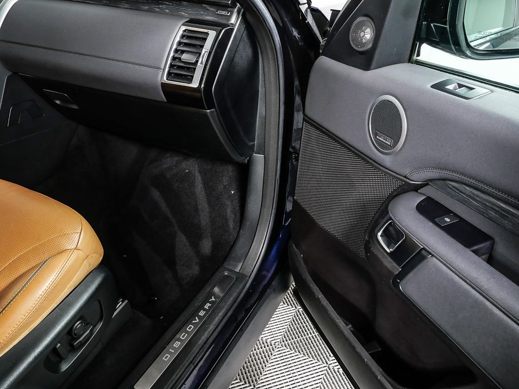 Used 2018 Land Rover Discovery HSE image 25