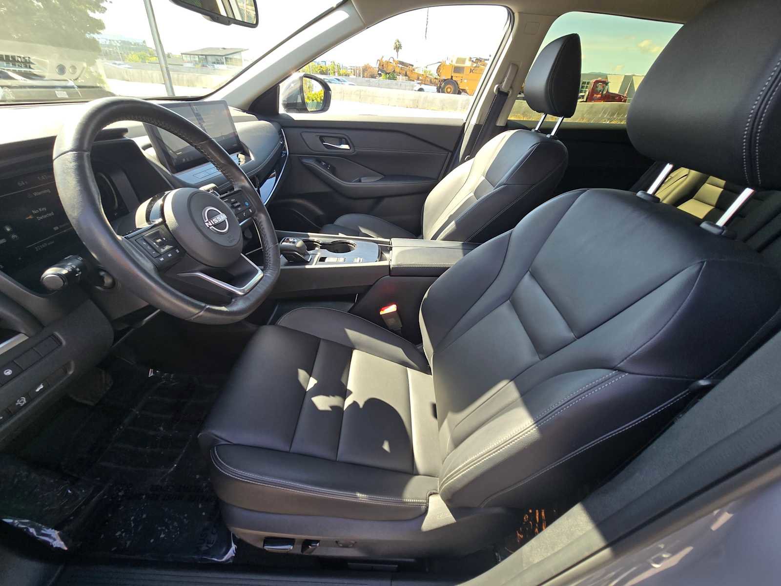 Used 2024 Nissan Rogue SL FWD image 23