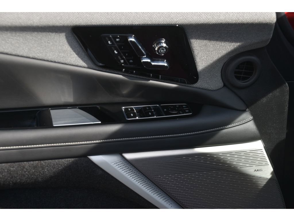 Used 2025 Cadillac Optiq Sport 2 w/ LPO, Floor Liner Package AWD/4WD image 27