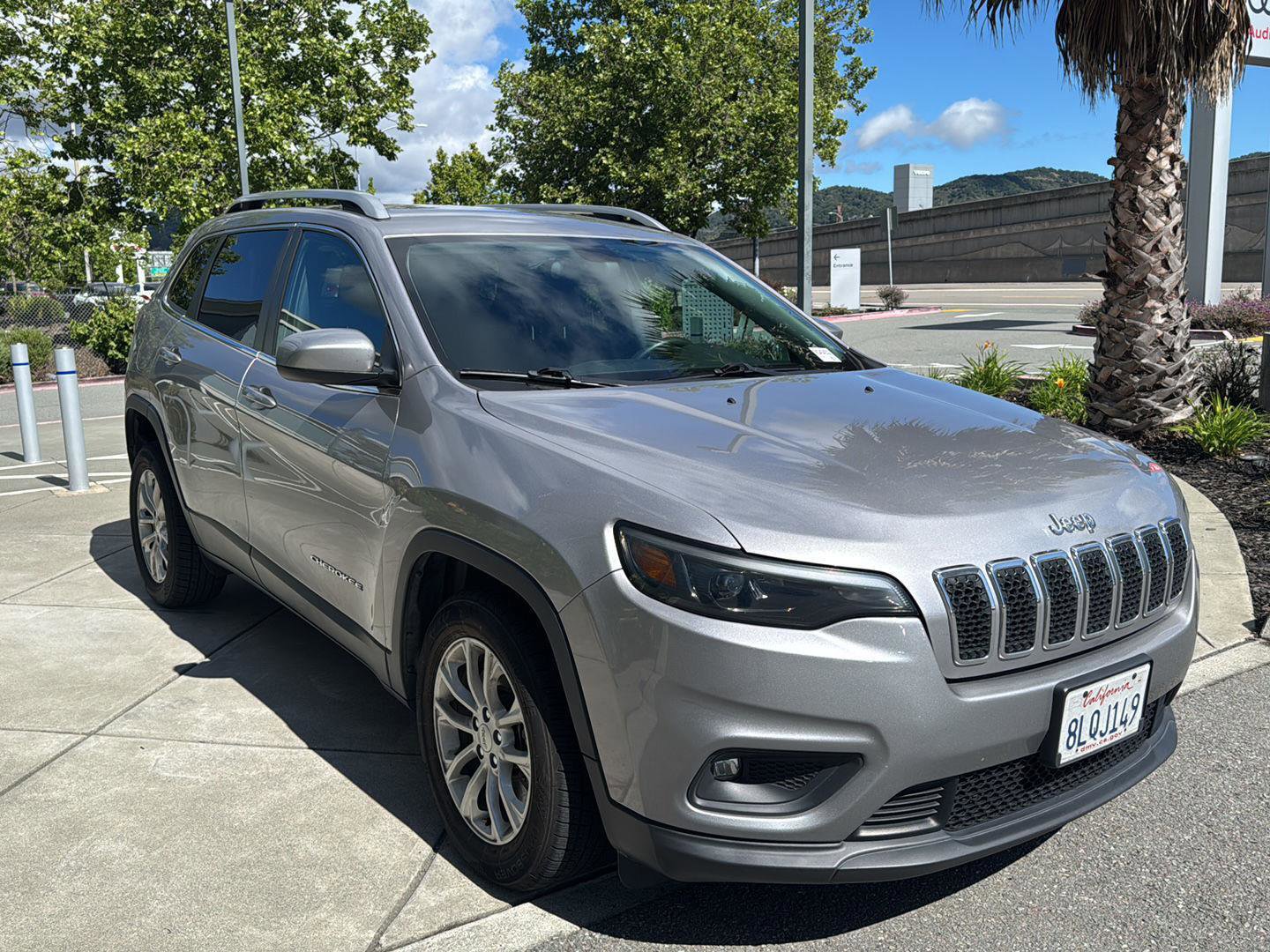 Used 2019 Jeep Cherokee Latitude w/ Popular Appearance Group image 4