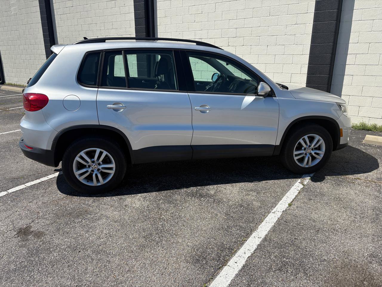 Used 2017 Volkswagen Tiguan S AWD/4WD image 4
