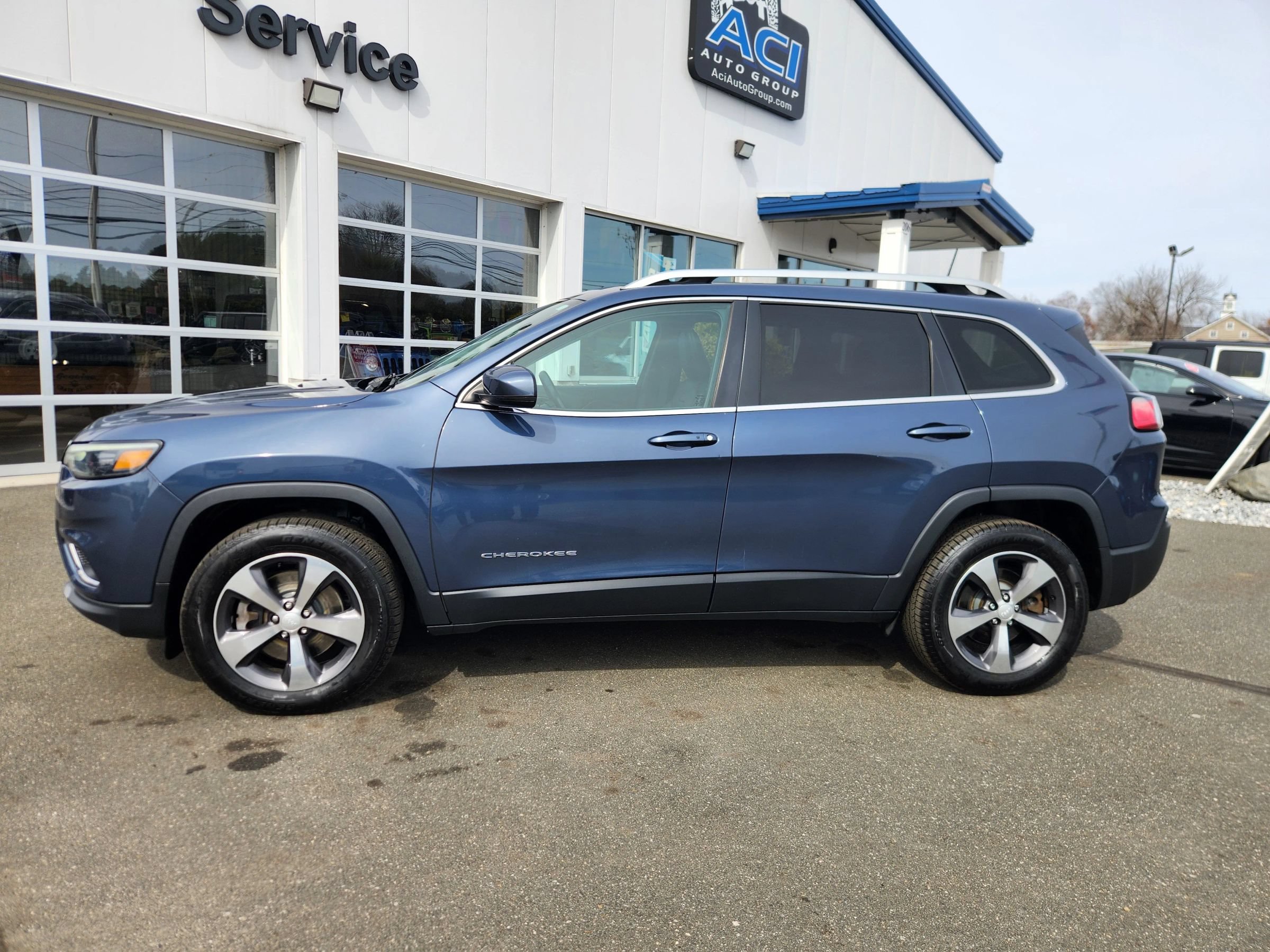 Used 2019 Jeep Cherokee Limited AWD/4WD image 9