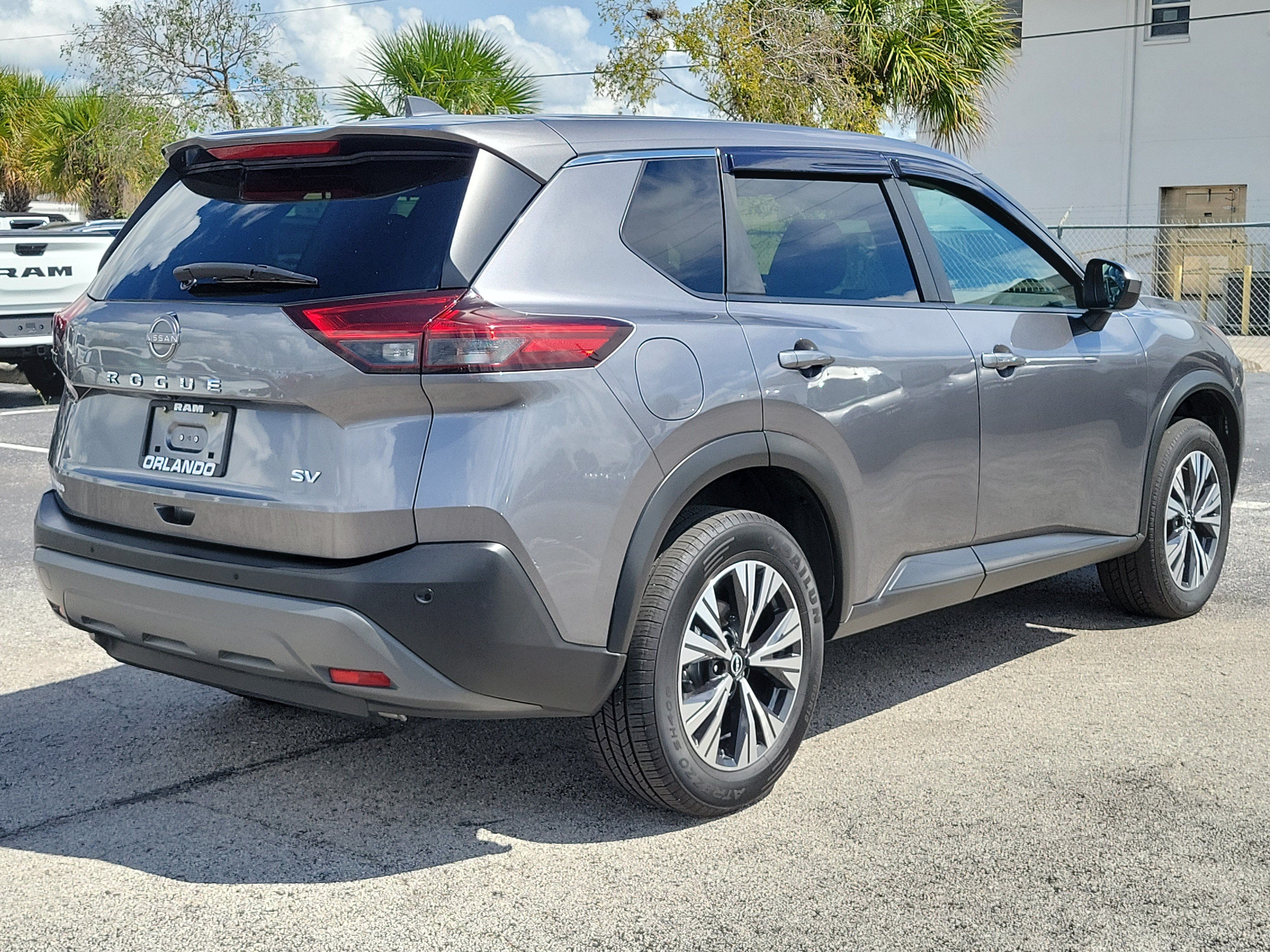 Used 2023 Nissan Rogue SV FWD image 7