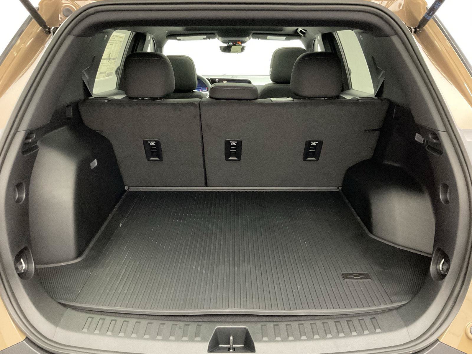 New 2027 Chevrolet Equinox LT w/ Safety and Technology Package FWD image 30