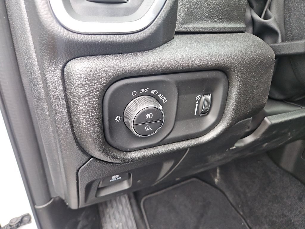 New 2026 RAM 1500 Express AWD/4WD image 19