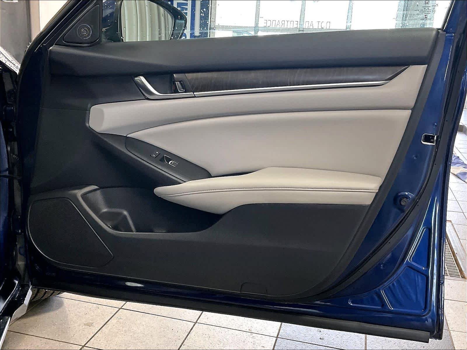 Used 2020 Honda Accord EX image 12