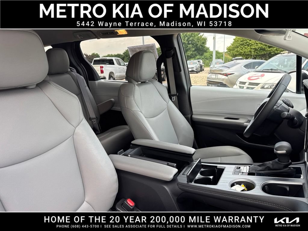 Used 2025 Toyota Sienna XLE AWD/4WD image 52