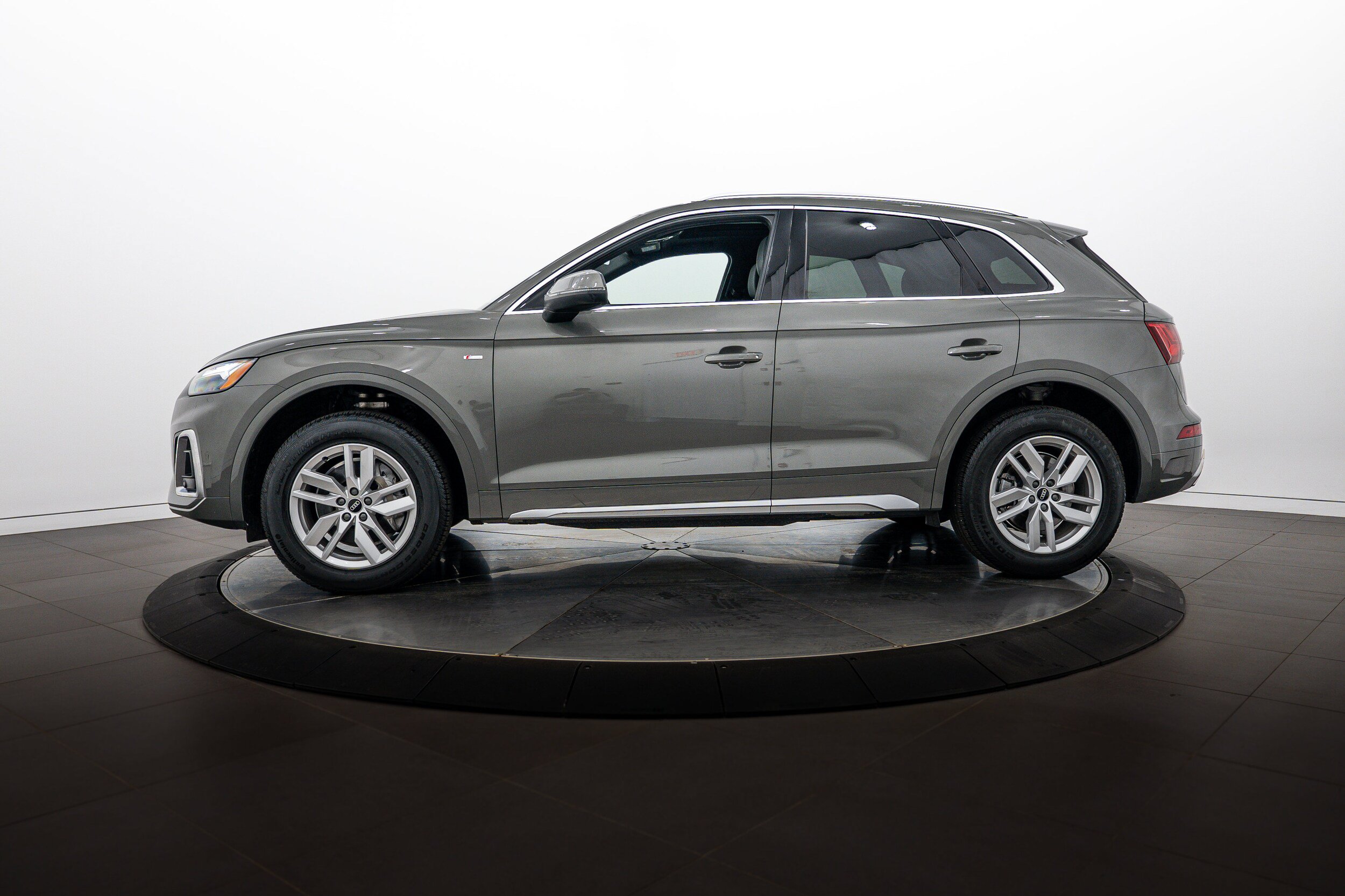 Certified 2023 Audi Q5 2.0T Premium w/ Convenience Package AWD/4WD image 6