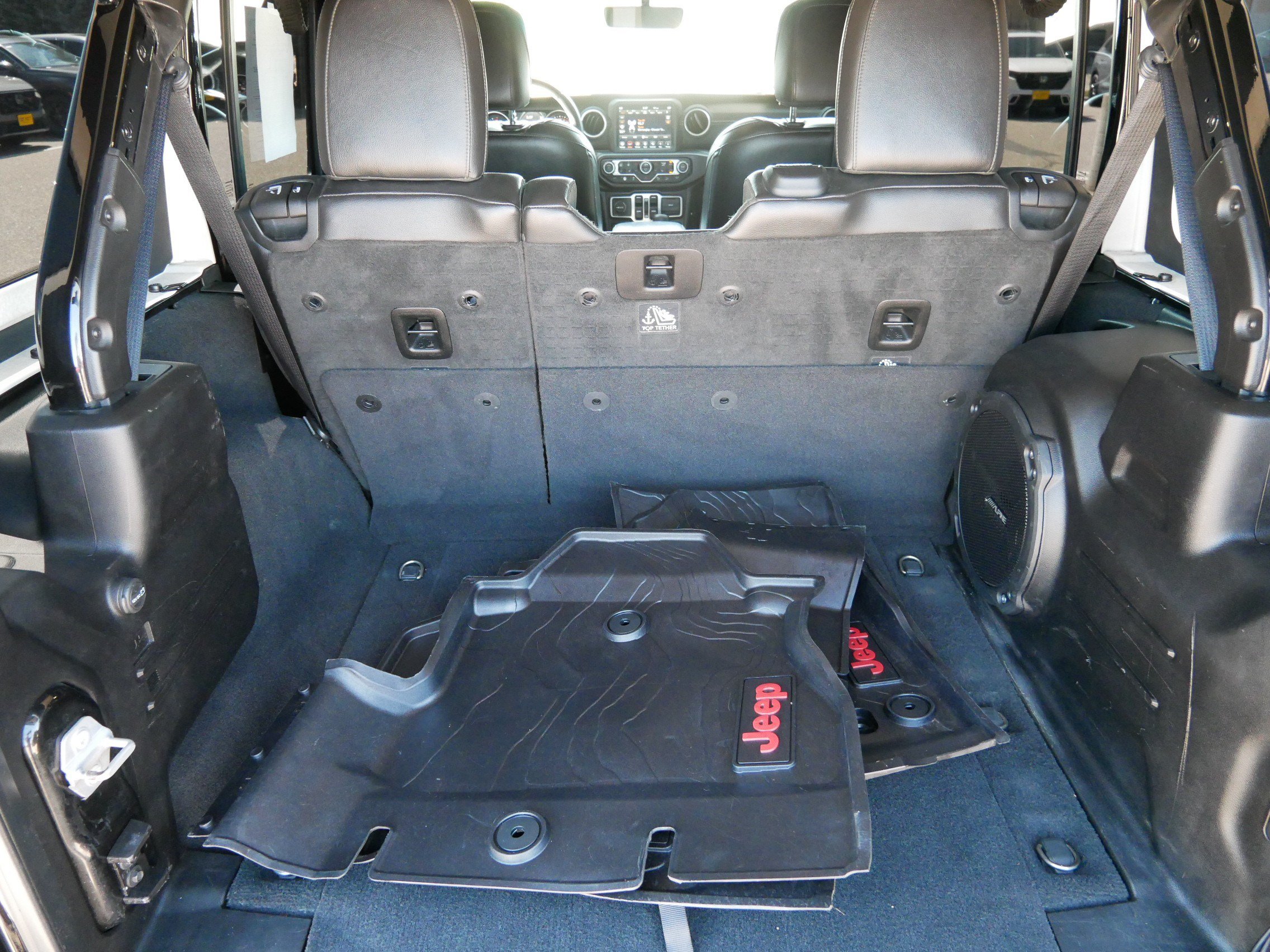 Used 2018 Jeep Wrangler Unlimited Sahara AWD/4WD image 18