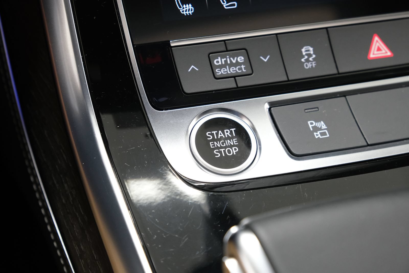 Used 2025 Audi Q8 Premium Plus AWD/4WD image 21