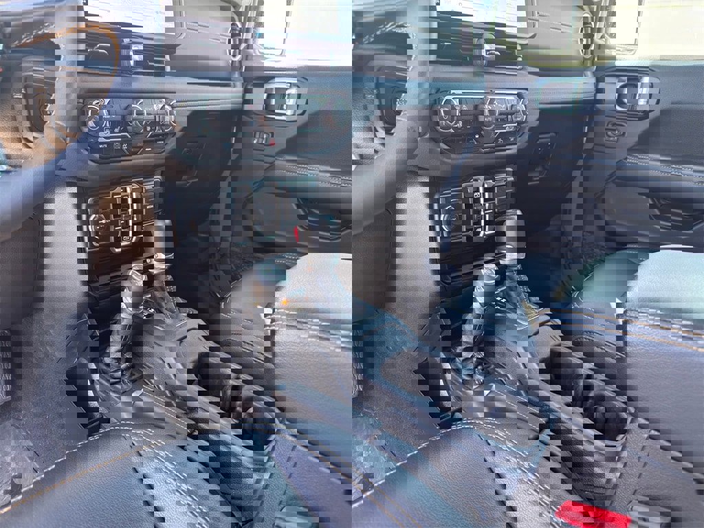 Used 2024 Jeep Wrangler Unlimited Sahara image 21