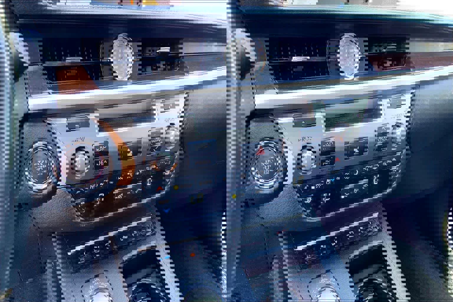 Used 2014 Lexus ES 350 w/ Luxury Package FWD image 33