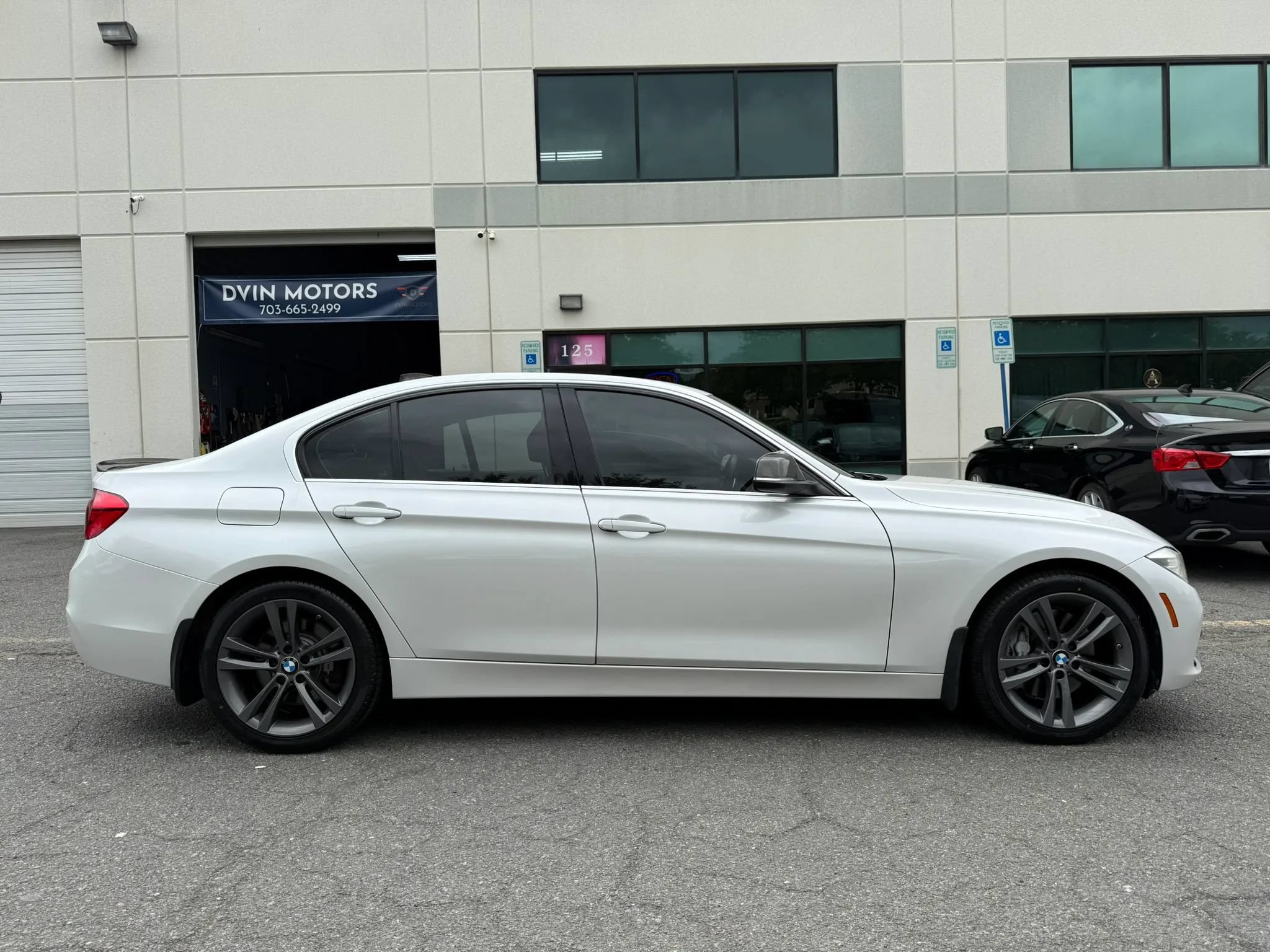 Used 2016 BMW 340i xDrive Sedan AWD/4WD image 3