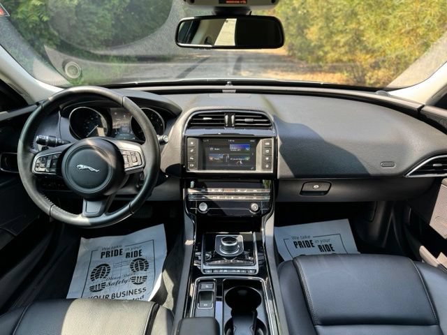 Used 2018 Jaguar XE Premium AWD/4WD image 21
