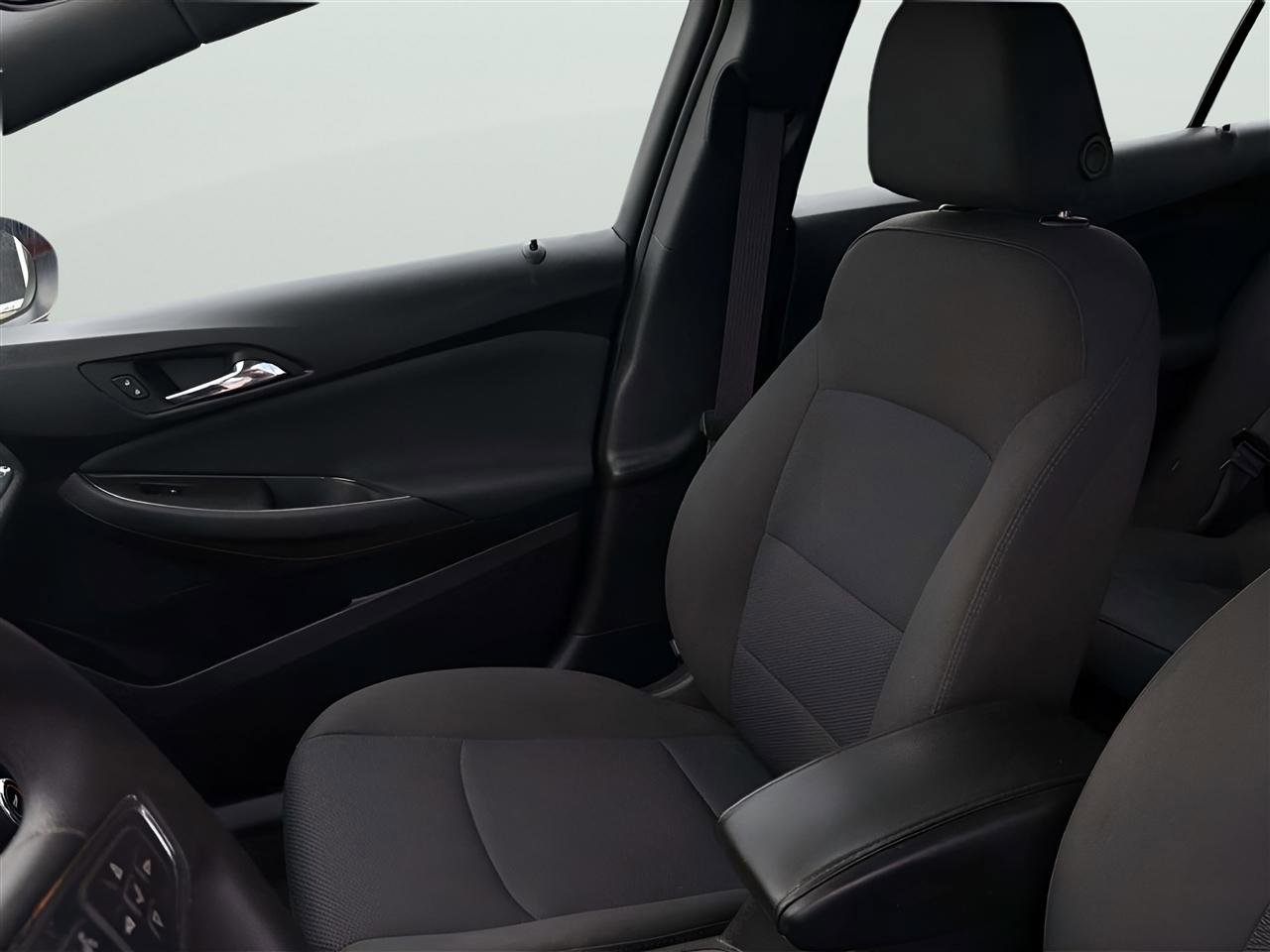 Used 2017 Chevrolet Cruze LT w/ Sun And Sound Package FWD image 14
