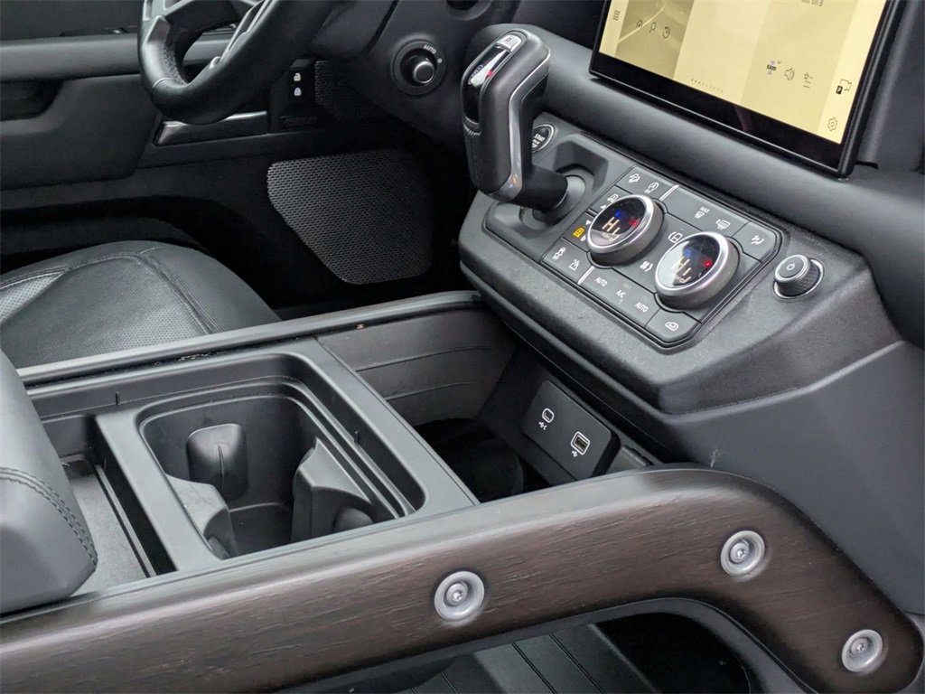 Used 2023 Land Rover Defender 130 X-Dynamic SE image 19