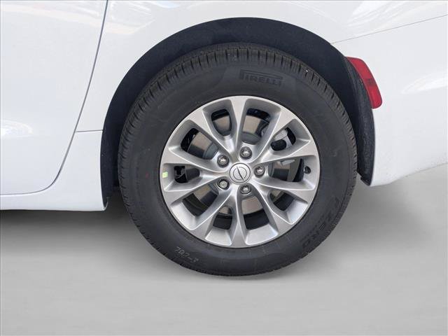 New 2026 Chrysler Pacifica Select AWD/4WD image 10