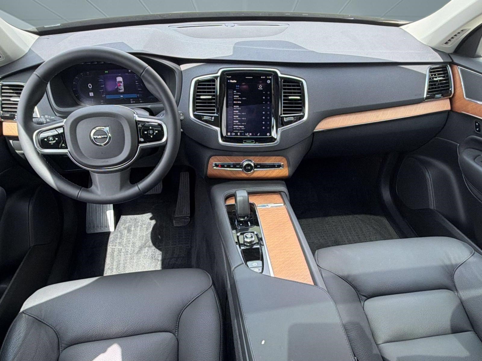 Certified 2024 Volvo XC90 T8 Plus w/ Protection Package Premier AWD/4WD image 24