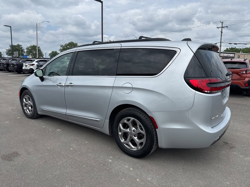 Used 2023 Chrysler Pacifica Limited image 4