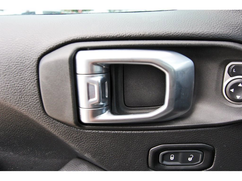 Used 2021 Jeep Wrangler Unlimited Sahara AWD/4WD image 16