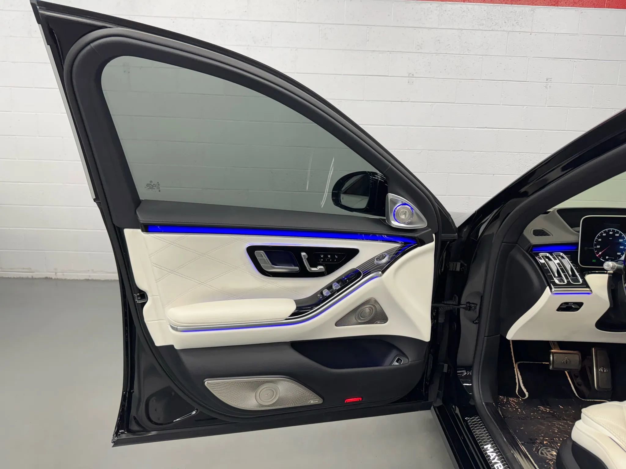 Used 2023 Mercedes-Benz Maybach S 680 S 680 4MATIC Sedan 4D w/ Manufaktur Leather Package image 31