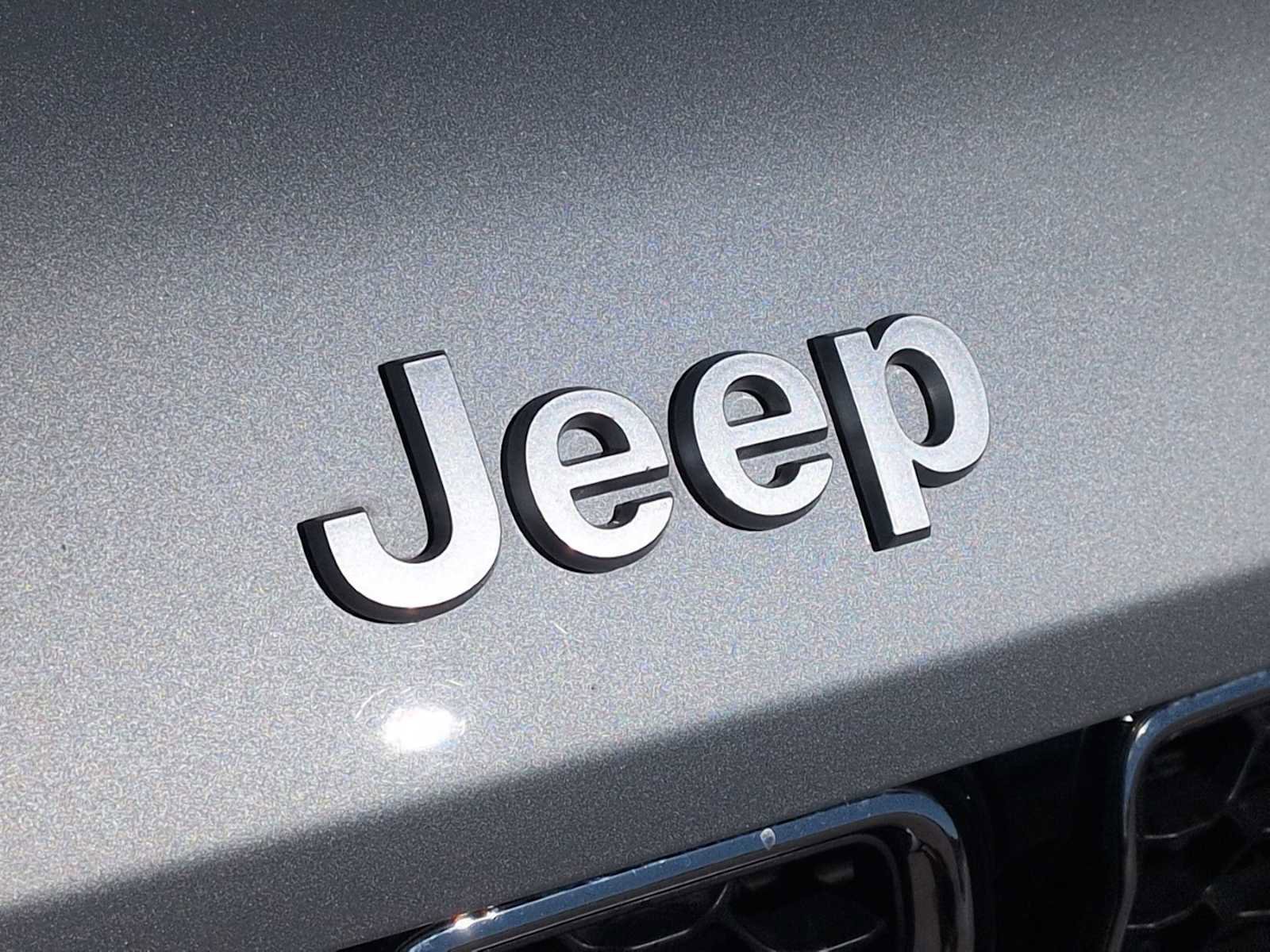 Used 2024 Jeep Grand Cherokee Overland w/ Luxury Tech Group IV image 13