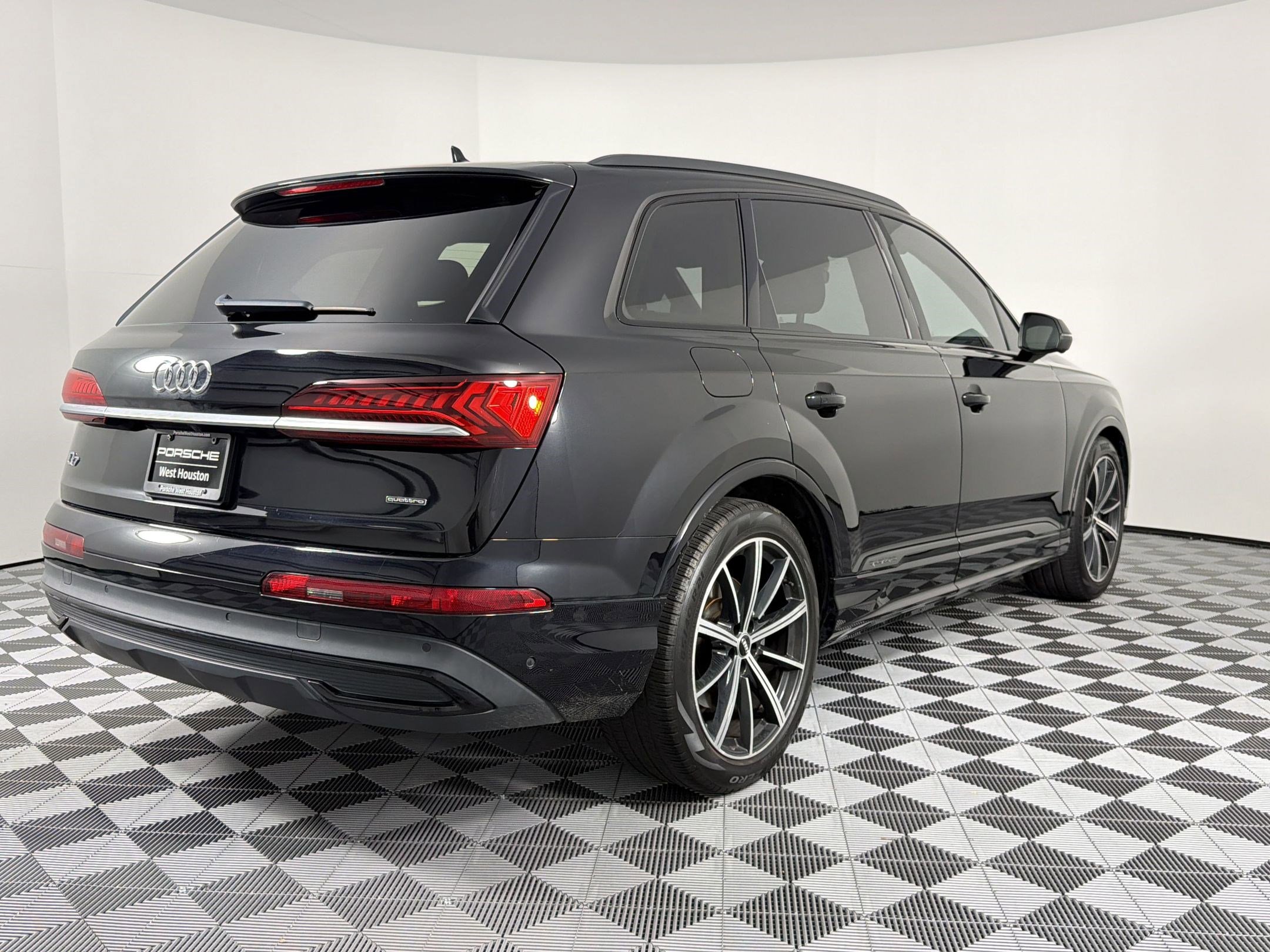 Used 2020 Audi Q7 3.0T Prestige AWD/4WD image 9