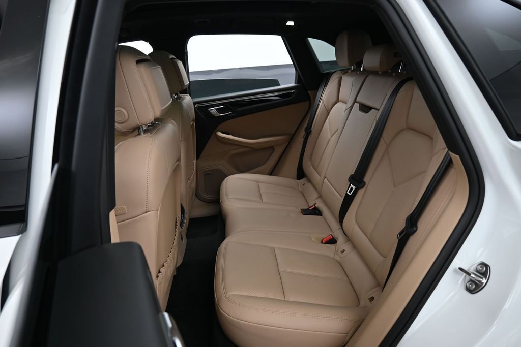 Used 2025 Porsche Macan AWD/4WD image 25